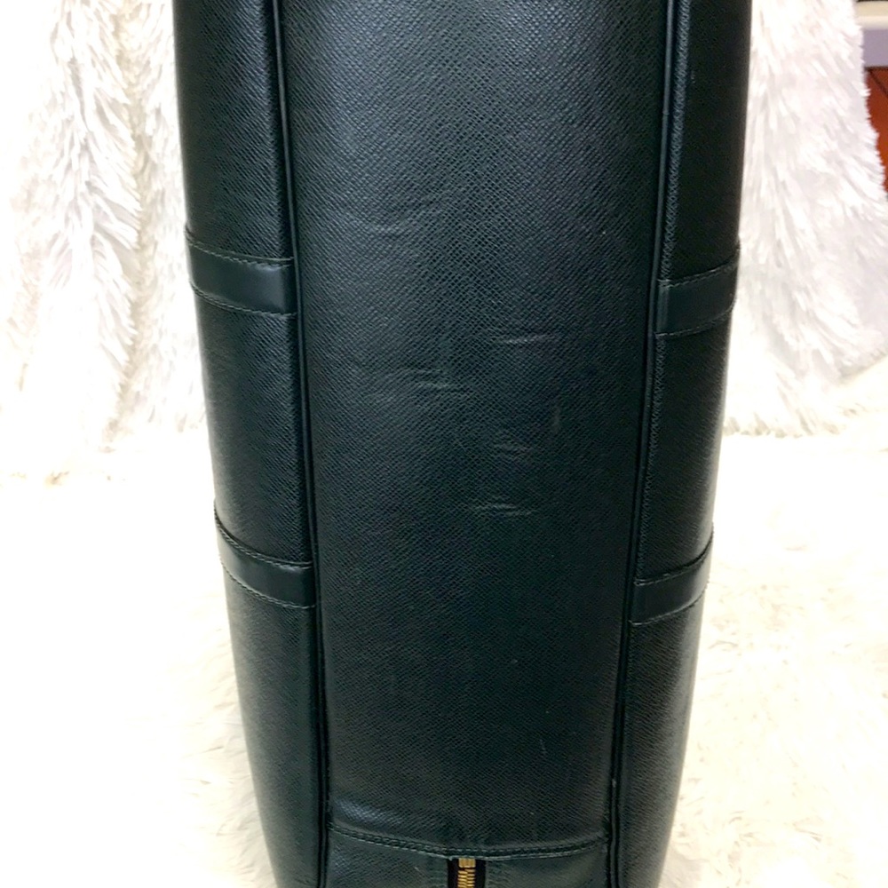 LOUIS VUITTON  HELANGA TAIGA GRN  BI 0944 ‼️FINAL SALE‼️ - Picture 4 of 10